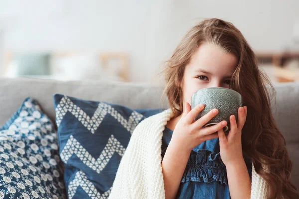 Kind Meisje Hete Thee Drinken Herstellen Van Griep Genezing Kids — Stockfoto