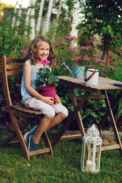 Happy Kid Girl Playing Summer Garden Holding Heranium Flower Pot — Stock Photo, Image