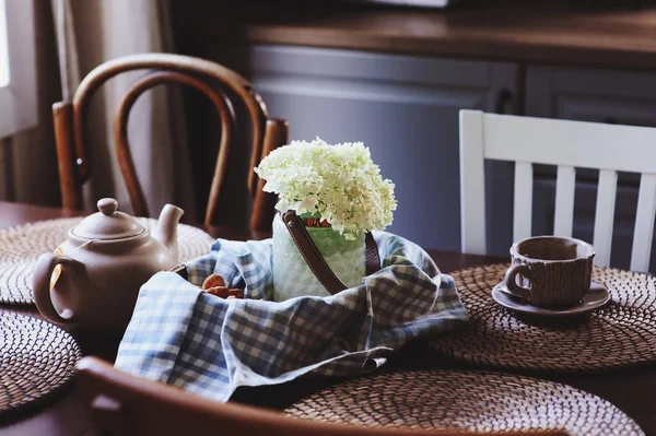 Accogliente Mattina Estate Rustico Casa Campagna Cucina Biscotti Bouquet Fiori — Foto Stock