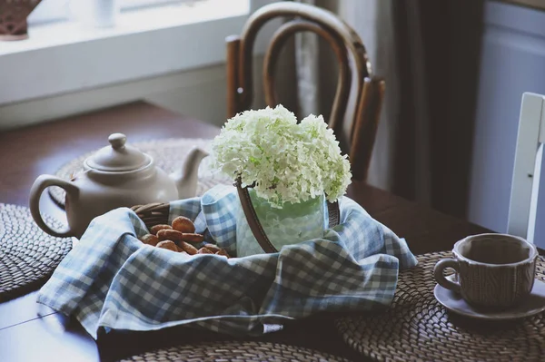 Cozy Summer Morning Rustic Country House Kitchen Tea Cookies Bouquet — Stock Photo, Image