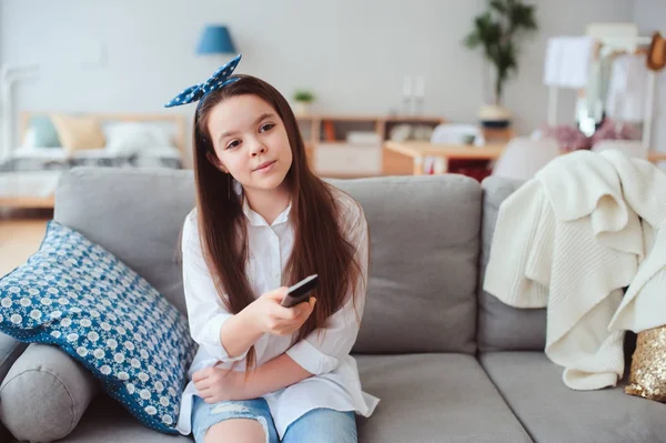 Happy Preteen Girl Watching Relaxing Home Cozy Couch Lifestyle Homely — Stock Photo, Image