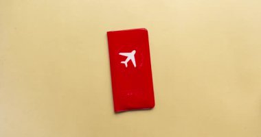 Londra şehir haritasında oyuncak araba gezisi. Araba yolculuğu ya da kira konsepti. Hareketi durdur