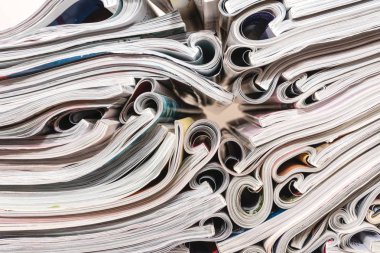 Açtı ve yığılmış dergiler