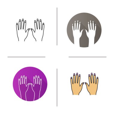 Kadının elleri ile manikür kutsal kişilerin resmi