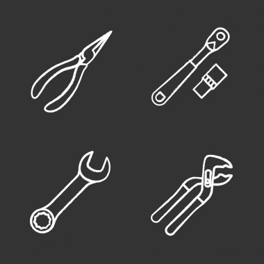 İnşaat araçları Icons set tebeşir. Sivri ve testere-ayar pense, anahtar, kilit. İzole vektör kara tahta çizimler