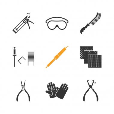 İnşaat araçları glif simgeler kümesi. Silah caulking, gözlük, tel fırça, zımba pimleri, zımpara kağıdı, inşaat eldiven, solderer, aracı sıyırma. Siluet simgeler. İzole vektör çizim