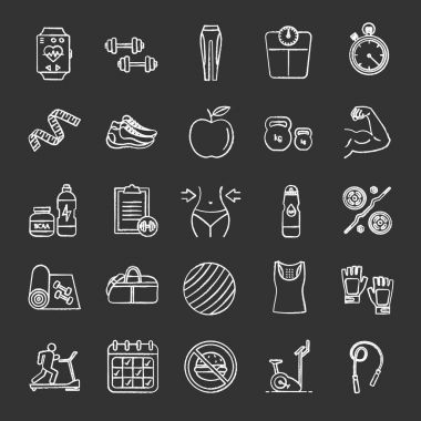 Fitness tebeşir Icons set. Spor malzemeleri. Egzersiz makineleri, barbell, halter, kıyafetler. İzole vektör kara tahta çizimler