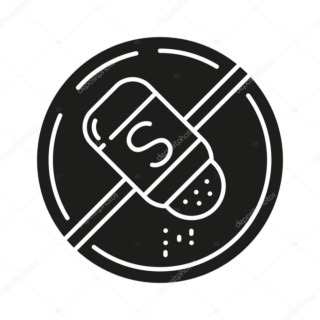 Salt free glyph icon. Organic food without sodium, sulfates. Product free ingredient. Nutritious dietary. Personal healthcare. Silhouette symbol. Negative space. Vector isolated illustration
