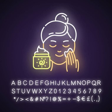 Güneş kremi ışık simgesi uygulanıyor. Güneşe karşı koruma. Deri ca