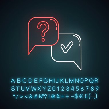 Neon ışığı ikonunu sorgula ve cevapla. Faq işareti. Konuşma balonu. Sor, cevap ver. Sohbet, diyalog. Çevrimiçi görüşme. Tartışma. Alfabe, sayılar ve sembollerle parlayan işaret. Vektör izole illüstrasyonu
