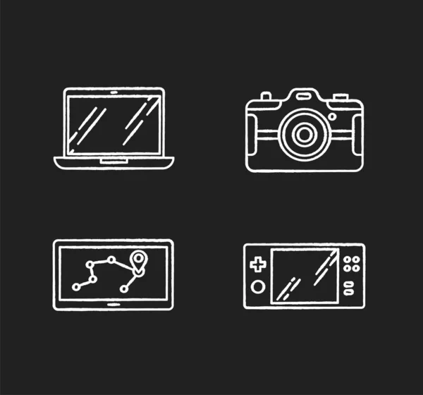 Dispositivos móviles tiza iconos blancos establecidos sobre fondo negro. Elecr. — Vector de stock