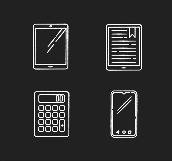 Dispositivos móviles tiza iconos blancos establecidos sobre fondo negro. Bolsillo — Archivo Imágenes Vectoriales