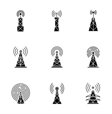 Beyaz uzaya yerleştirilmiş 5G baz istasyonu ve anten siyah kabartma simgeleri. Kablosuz teknoloji. Hızlı bağlantı. Mobil ağ kapsama alanı. Telekomünikasyon. Siluet sembolleri. Vektör izole illüstrasyonu