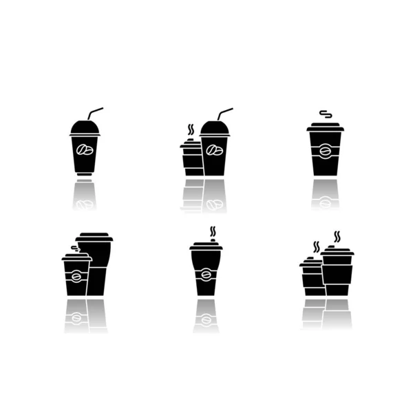 ドロップシャドウブラックグリフのアイコンセットを移動するコーヒー カフェイン飲料付きの使い捨てプラスチックカップ 冷たく熱い飲み物を取りなさい ラテカプチーノマグカップ 白い空間に孤立したベクトルイラスト — ストックベクタ
