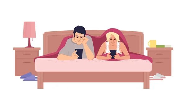 利用手机的半平Rgb矢量图解在带头部的毛毯下耦合 小工具被过度使用 年轻的夫妻在床上聊天 在网上浏览孤立的卡通人物 — 图库矢量图片