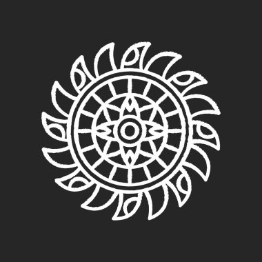 Siyah arkaplanda Boho tarzı tebeşir beyazı simgesi. Soyut çiçek dekoratif esrarengiz element. Simetrik etnik kalıplı yuvarlak. İzole edilmiş vektör karatahta çizimi