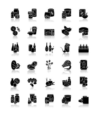 Market kategorisi siyah simge simgeleri ayarlandı. Süpermarket gıda bölümleri. Ecommerce ve perakende için ürünler iç. Dükkan için çeşitli mallar. Beyaz uzayda izole vektör çizimleri