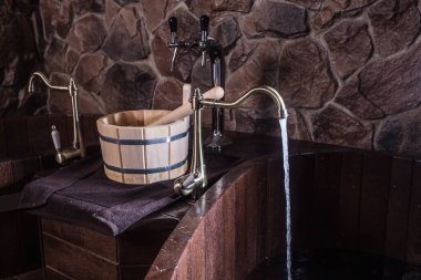 Saunada ahşap banyo aksesuarları 