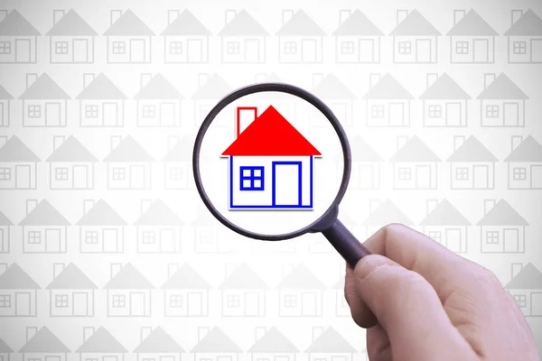 El büyüteçle Kiralık bir ev arıyor. Boş kopya alanı