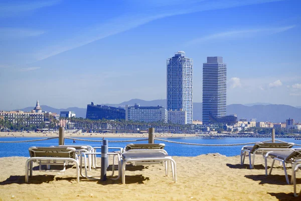 Descanso y turismo en Barcelona junto al mar Mediterráneo. Espacio de copia vacío — Foto de Stock