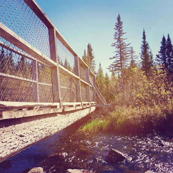 Instagram mostu přes tekoucí vodou — Stock fotografie