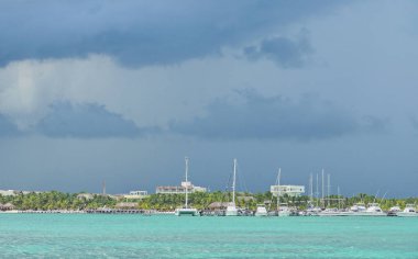 fırtınanın içinde Karayip bira stok fotoğraf