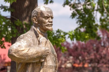 Kremenivka, Ukrayna - 21 Mayıs 2017: Vladimir Lenin, Sovyet lideri Anıtı. Taş Heykel. Decommunization.