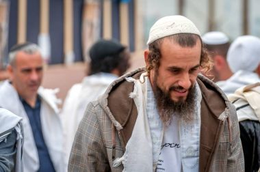 Hasid Hacı şehrin sokak üzerinde. Uman, Ukrayna - 21 Eylül 2017: tatil Rosh Hashanah, Yahudi yeni yılı.