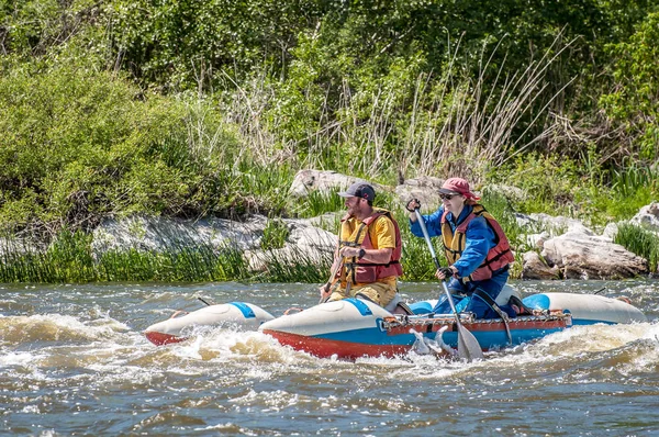 Myhiya Ucrania Mayo 2018 Rafting Kayak Joven Pareja Casada Navegando — Foto de Stock