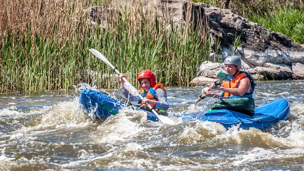 Myhiya Ukraine 1Er Mai 2018 Rafting Kayak Jeune Couple Marié — Photo