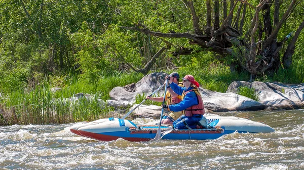 Myhiya Ukraine Mai 2018 Rafting Kajakfahren Junges Ehepaar Das Auf — Stockfoto