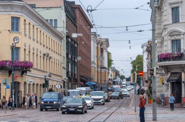 Helsinki, Finlandiya - 4 Eylül 2018: Finlandiya 'nın başkenti Helsinki. Her zamanki şehir koşuşturması..