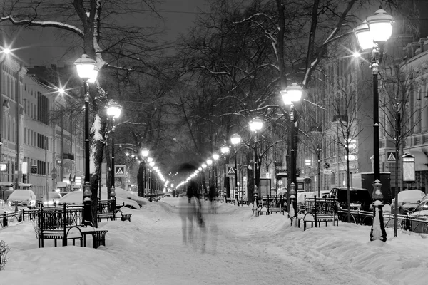 Inverno, queda de neve - Furshtadskaya street, São Petersburgo, Rússia — Fotografia de Stock