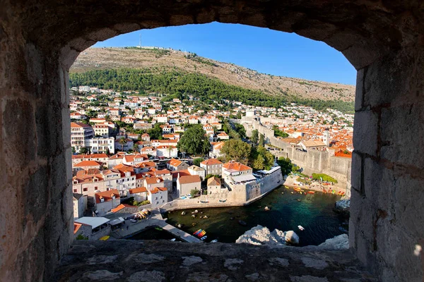 Vista en el casco antiguo de Dubrovnik desde Fort Lovrijenac, Dubrovnik, Croacia — Foto de Stock