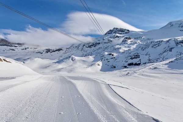 Góry narty - Włochy, Valle d'Aosta, Cervinia, Breuil-Cervinia i Dolina Aosty — Zdjęcie stockowe