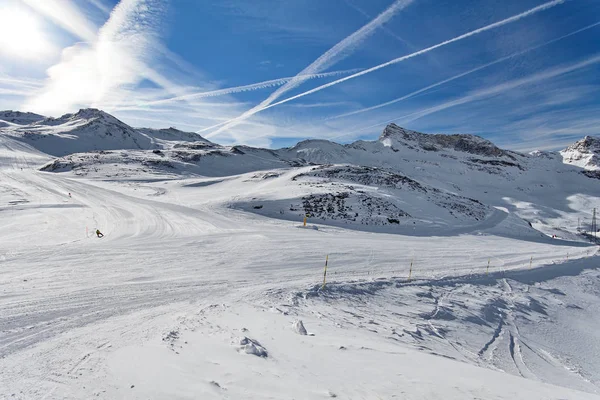 Berg skiën - Italië, Valle d'Aosta, Breuil-Cervinia, Aostavallei, Breuil Cervinia — Stockfoto