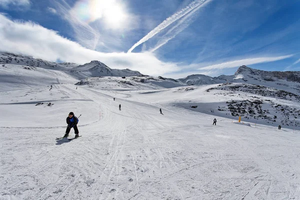 Berg skiën - Italië, Valle d'Aosta, Breuil-Cervinia, Aostavallei, Breuil Cervinia — Stockfoto