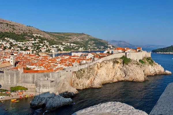 Vista en el casco antiguo de Dubrovnik desde Fort Lovrijenac, Dubrovnik, Croacia — Foto de Stock