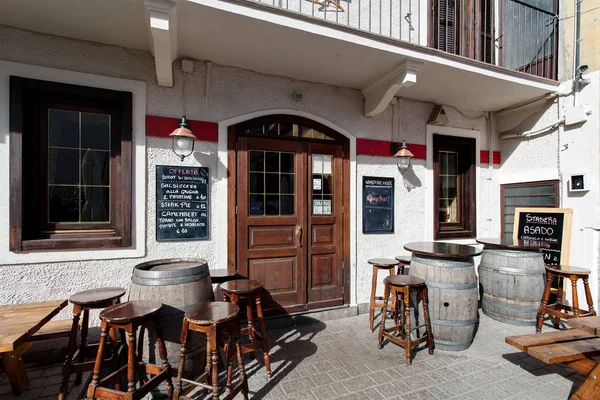 Café típico en el casco antiguo - Aosta, Valle d 'aosta, Italia — Foto de Stock