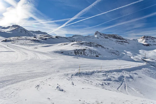 Berg skiën - Italië, Valle d'Aosta, Breuil-Cervinia, Aostavallei, Breuil Cervinia — Stockfoto