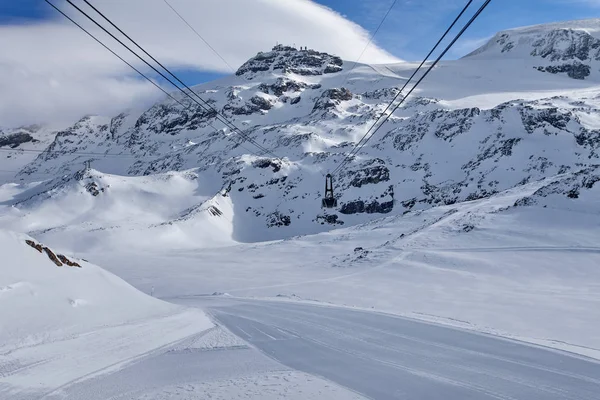 Esqui de montanha - Plateau Rose, Itália, Valle d 'Aosta, Breuil-Cervinia, Aosta Valley, Cervinia — Fotografia de Stock