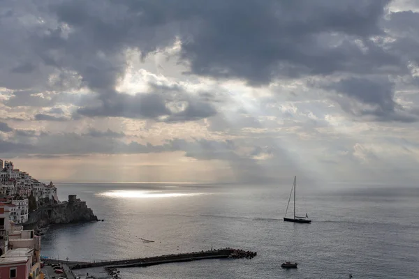 Amalfi al amanecer - Costa de Amalfi, Campania, Italia — Foto de Stock