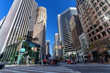 Market Sokağı ve Montgomery street, San Francisco, ABD, 5 Aralık 2017