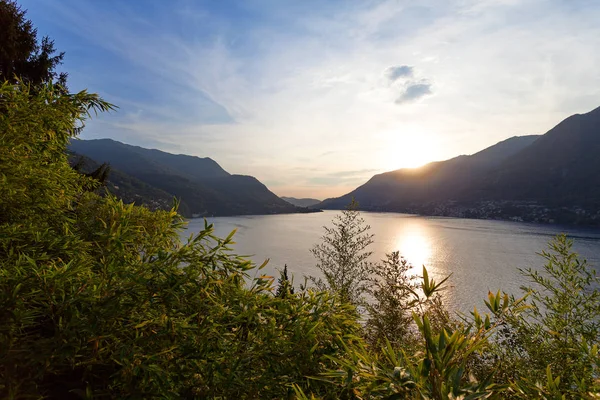 Comomeer Bij Zonsondergang Lombardije Italië — Stockfoto