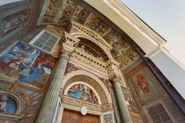 アオスタ イタリア ヴァッレ ダオスタ州のアオスタ大聖堂 大聖堂サンタ マリア アスンタ メインの入り口 — ストック写真