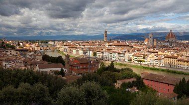 Floransa - Arno Nehri manzaralı ve eski Floransa, Toskana, İtalya