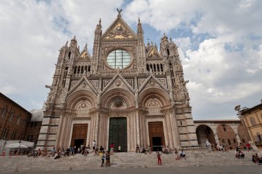 Siena Katedrali (Duomo di Siena) gün batımında - Siena, Toskana, İtalya, 31 Ağustos 2017