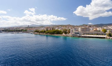Messina, Sicilya, İtalya - feribottan manzara