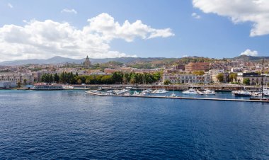Messina, Sicilya, İtalya - feribottan manzara