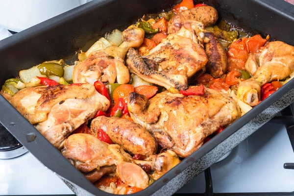 Chicken Scarpariello Close Baking Sheet Chicken Sausages Peppers Onions Pomiodors — Stock Photo, Image